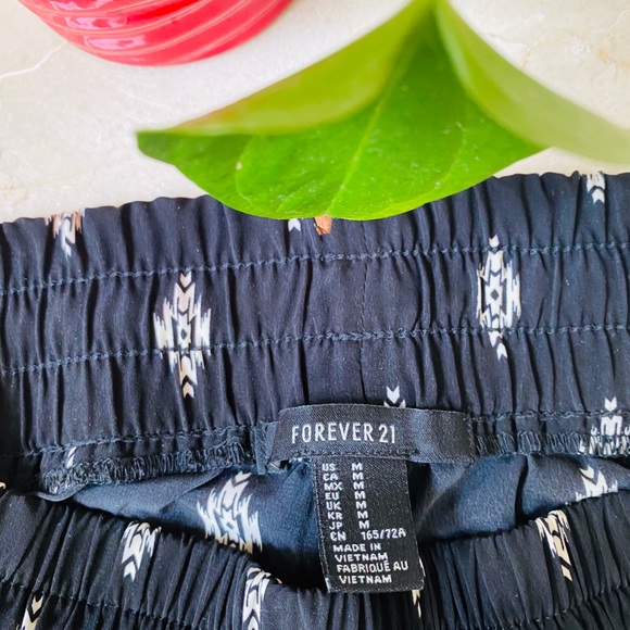 Forever 21 Black and White Aztec Print Harem Pants - Picture 3 of 4